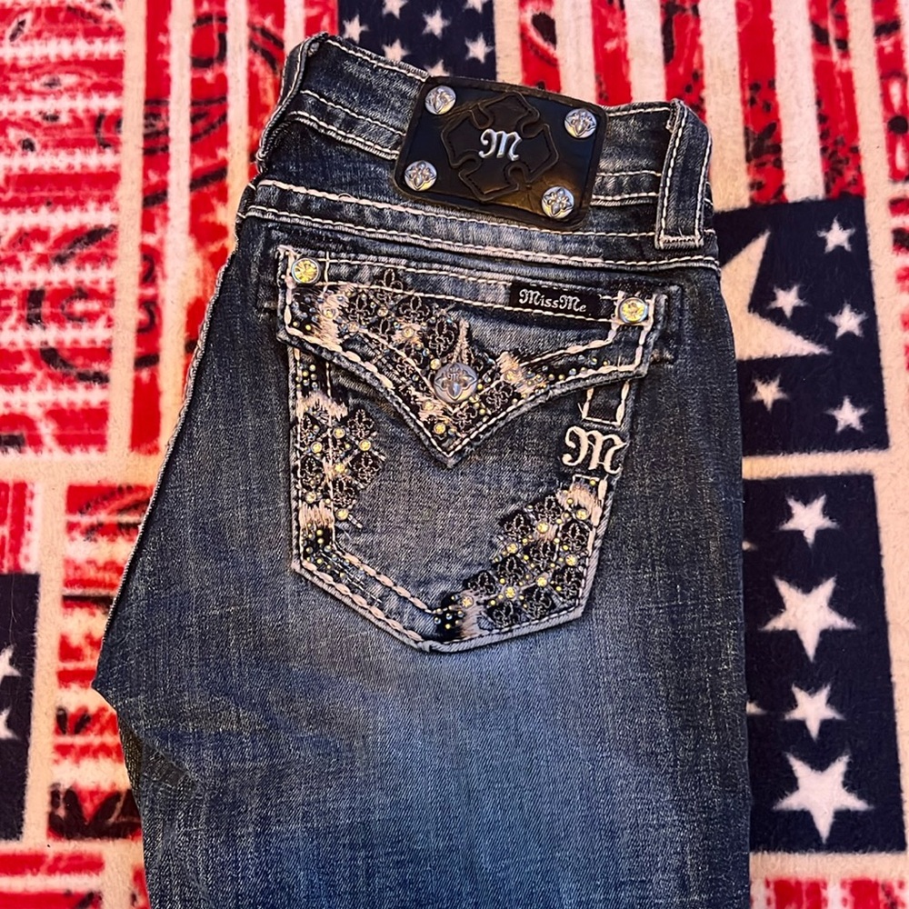 Miss Me Signature Cuffed Capri Size 27